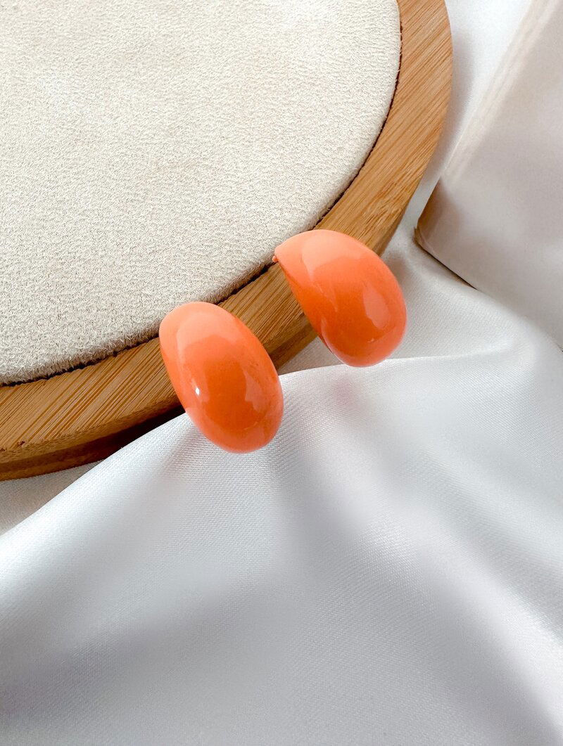 Brinco Meia Gota Resinado