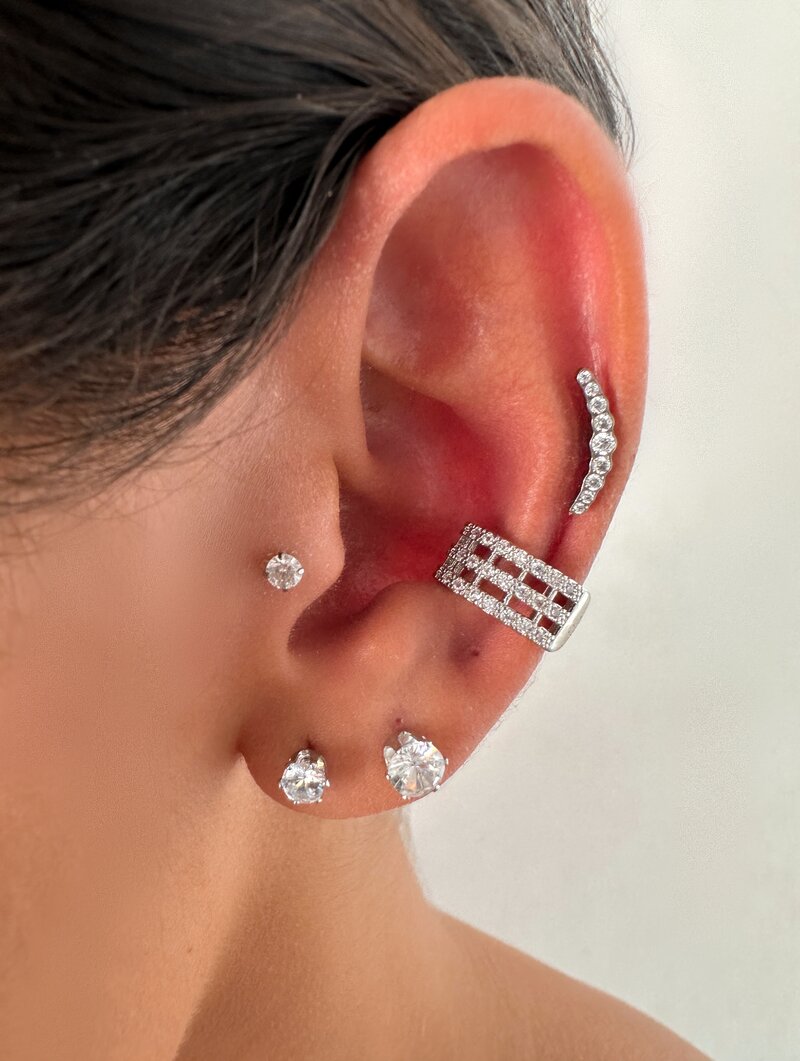 Brinco Ponto de Luz com Piercing Fake Folheado a Ouro 18k e Prata