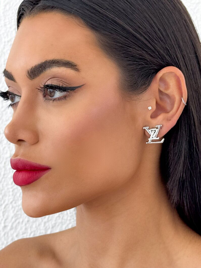 Brinco Folheado a Prata Inspiração LV Com Zircônia