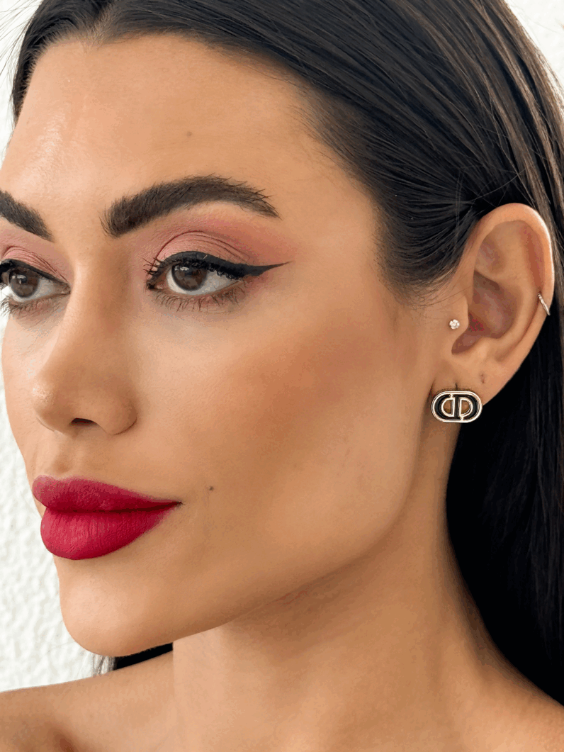 Brinco Semi Joias Ouro e Prata Com Resina Inspiração CD