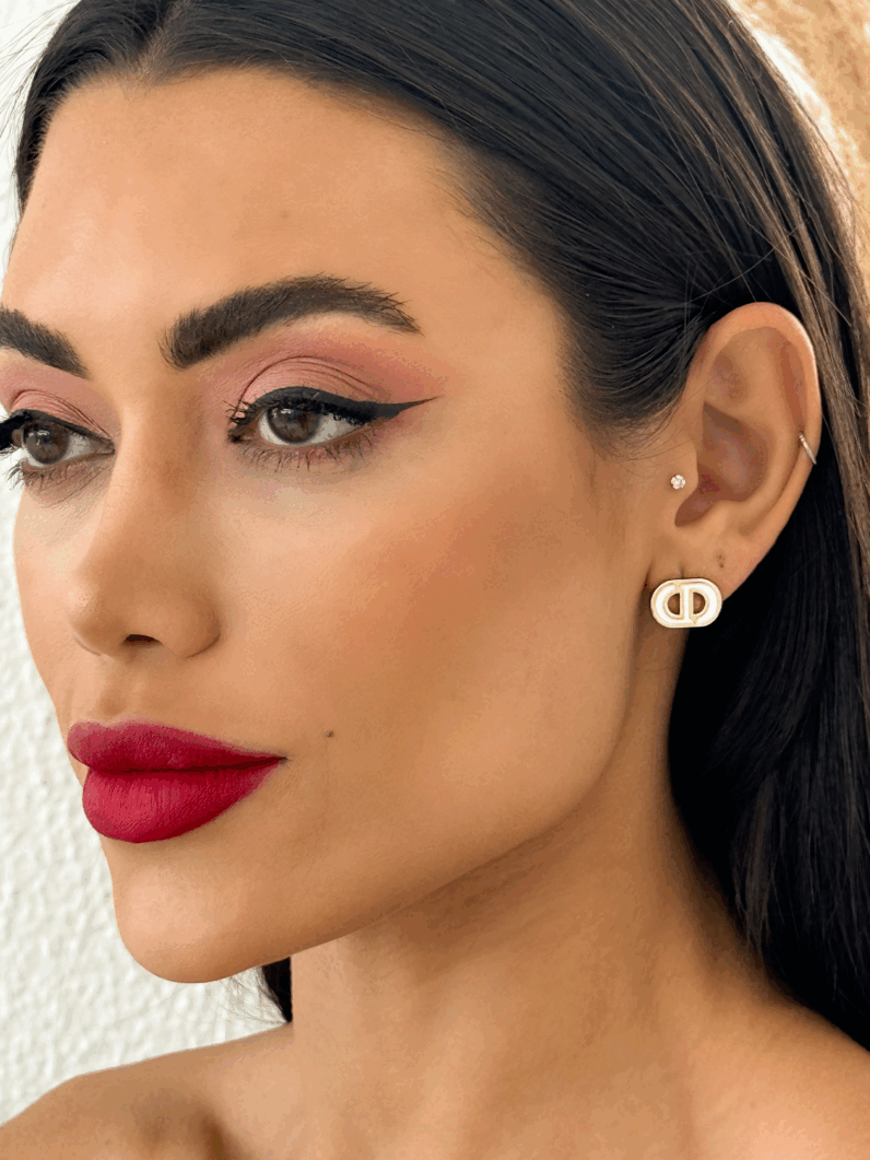 Brinco Semi Joias Ouro e Prata Com Resina Inspiração CD