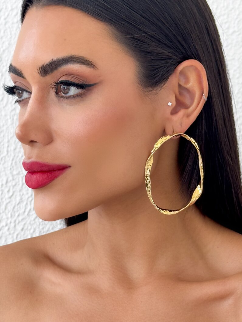 Brincos Folheado a Ouro 18k e Prata 925 Circulo Torcido Martelado