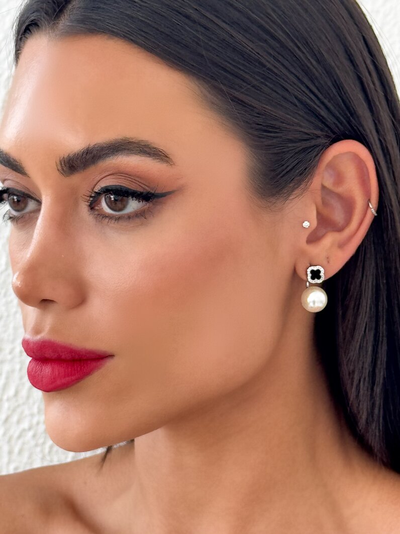 Brincos Folheado a Ouro 18k e Prata 925 Inspiração Virginia com Pérola e Micro Zircônia