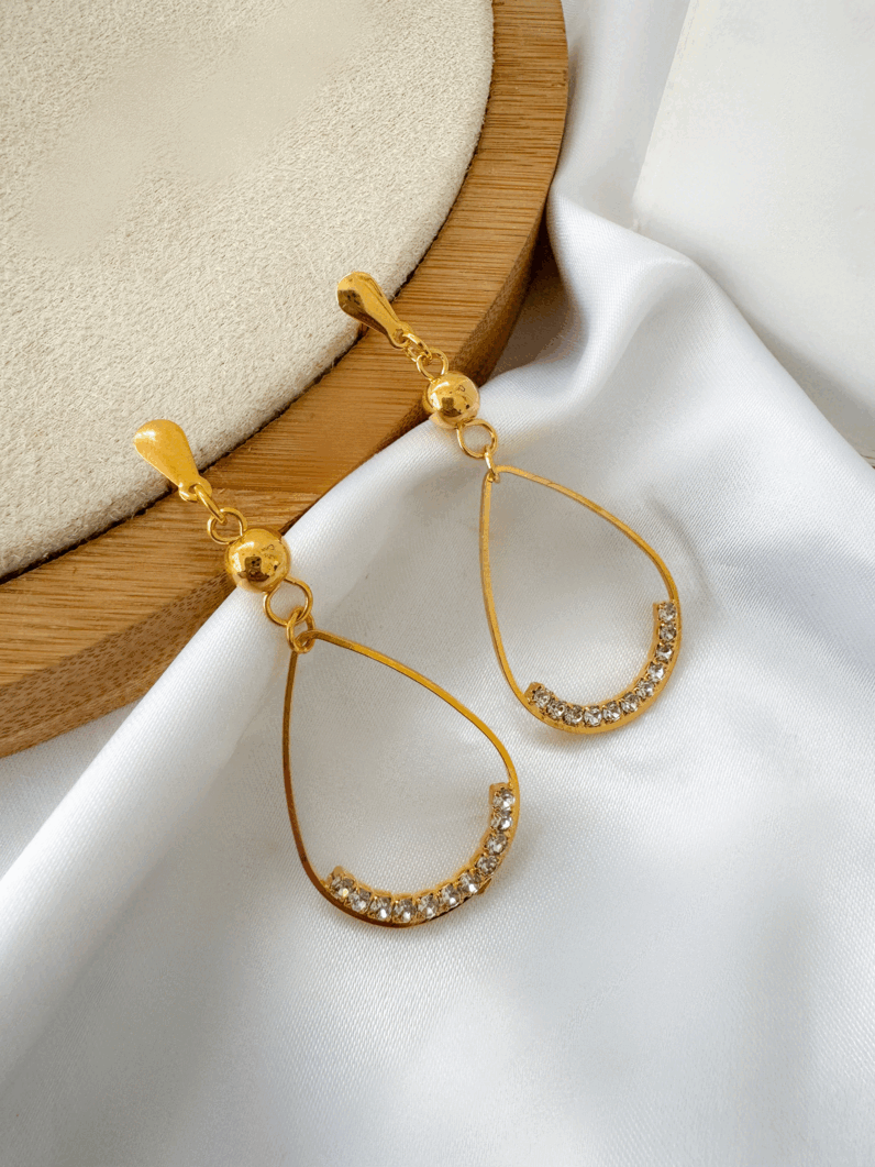 Brincos Folheados a Ouro 18k Argola Vazada Gota com zircônia