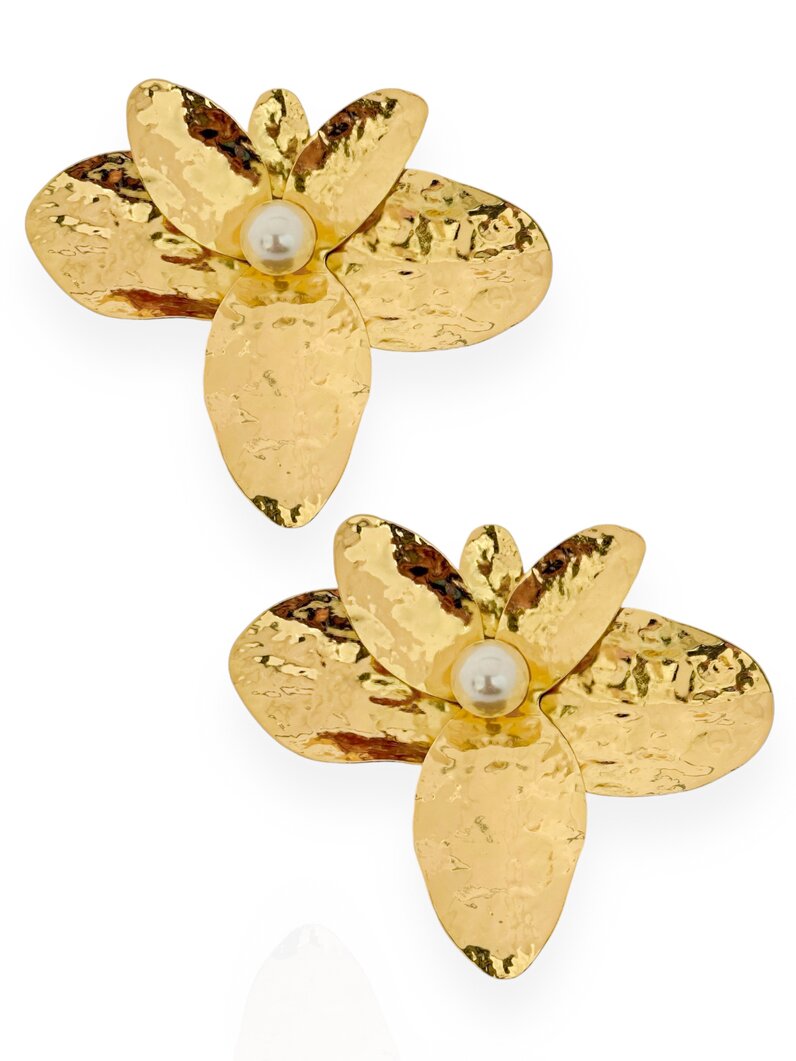 Brincos Folheados a Ouro 18k Flor Martelada Max Com Pérola