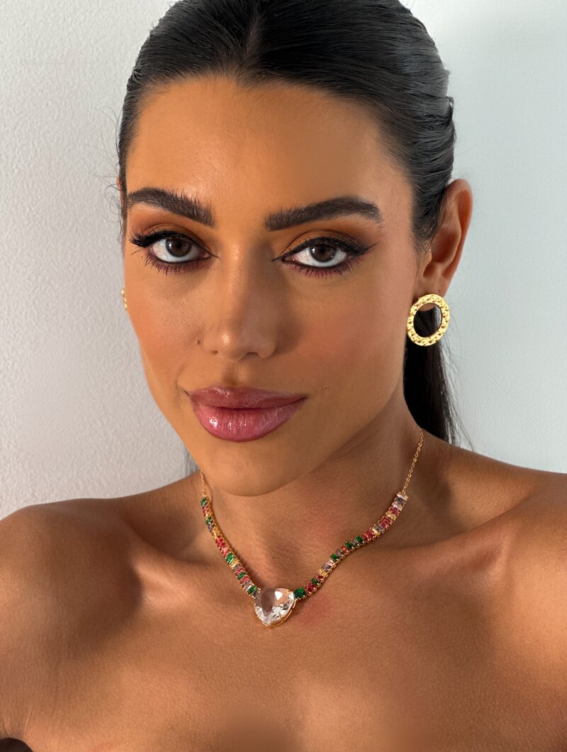 Choker baguete de zircônia com pedra de coração folheado a ouro 18k.