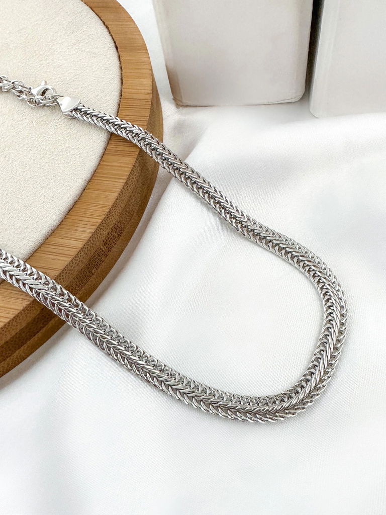 choker cordão lacraia folheado a ouro 18k, prata 925 e níquel.