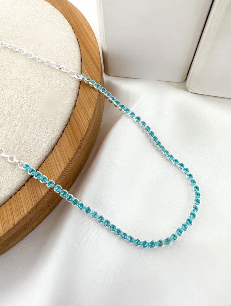 Choker de cristais folheado a ouro 18k e prata 925.