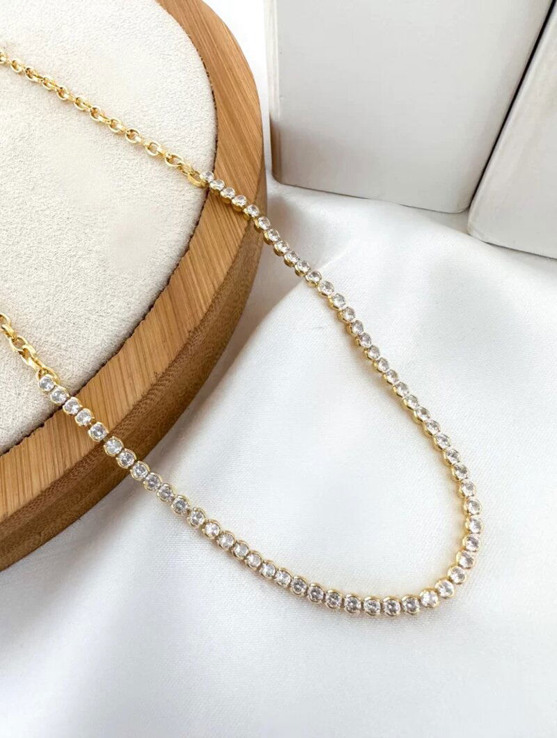 Choker de cristais folheado a ouro 18k e prata 925.