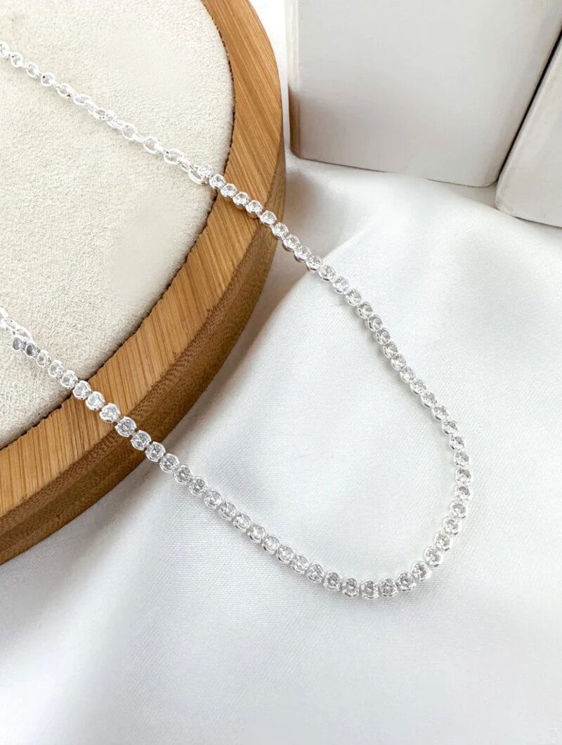 Choker de cristais folheado a ouro 18k e prata 925.