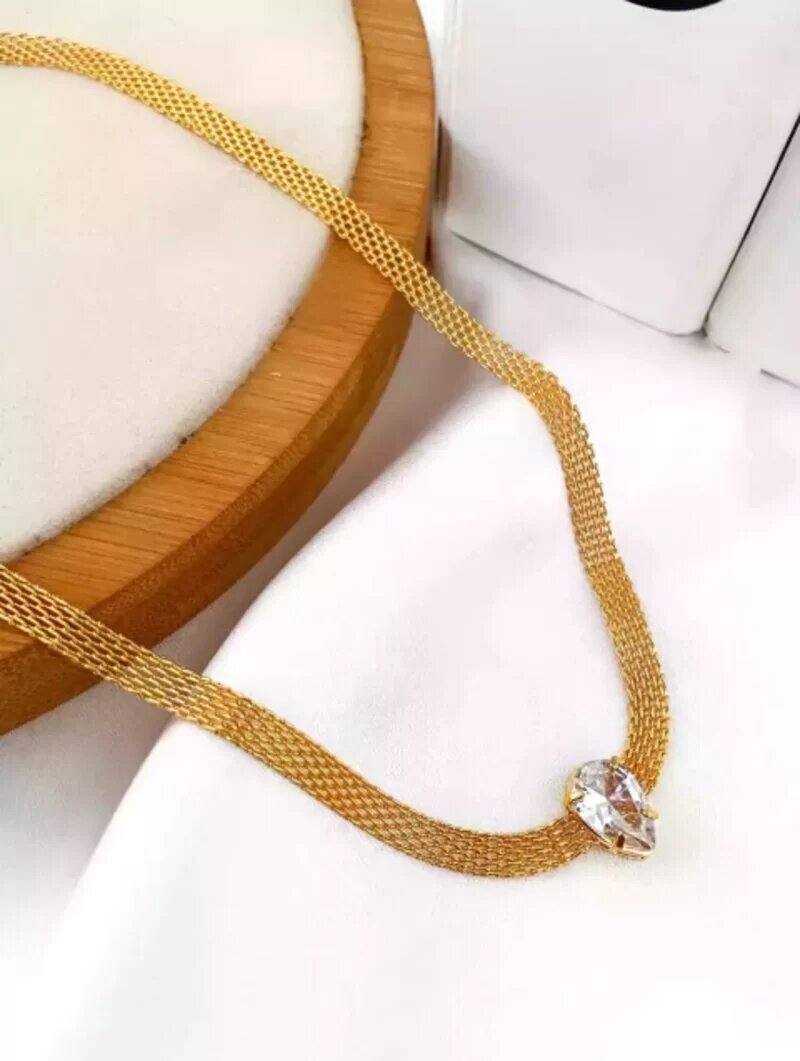Choker de manta folheada com ponto de luz formato gota.