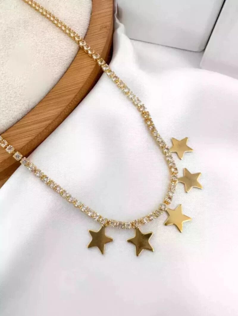 Choker de micro zircônias com estrelas lisas folheado a ouro 18k e prata 925.