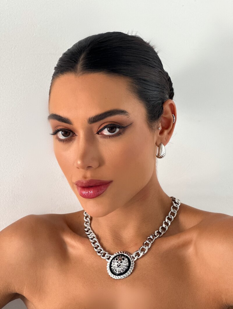 Choker Folheada a Ouro 18k e Prata Correntaria com Pingente Leão