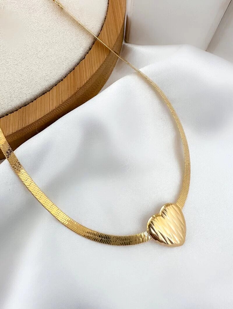 Choker Folheada a Ouro 18k e Prata Fita Laminada com Coração Escovado
