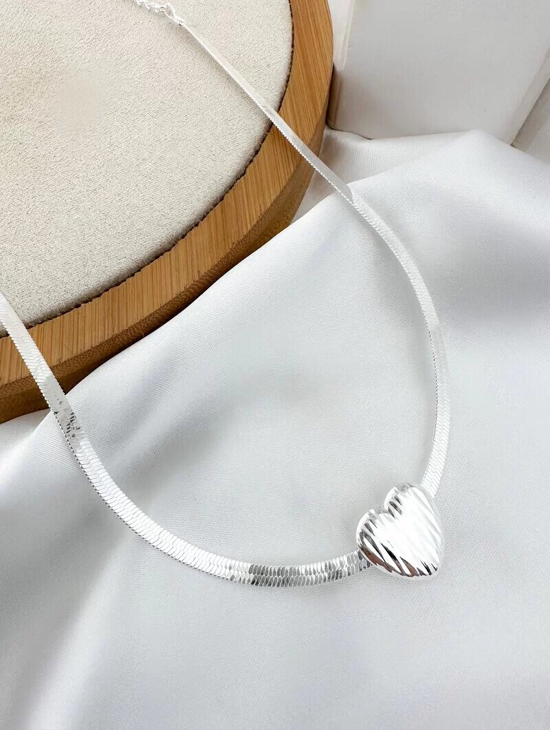 Choker Folheada a Ouro 18k e Prata Fita Laminada com Coração Escovado