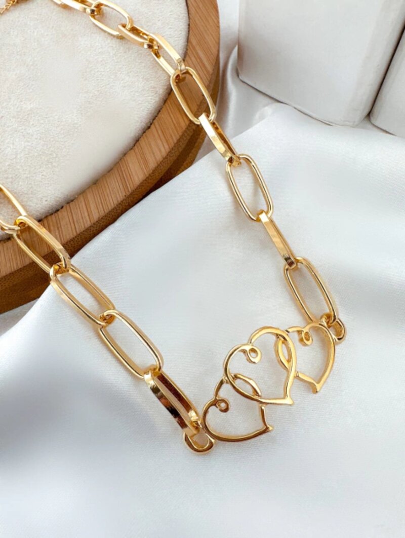 Choker folheada a ouro 18k elos com corações vazados