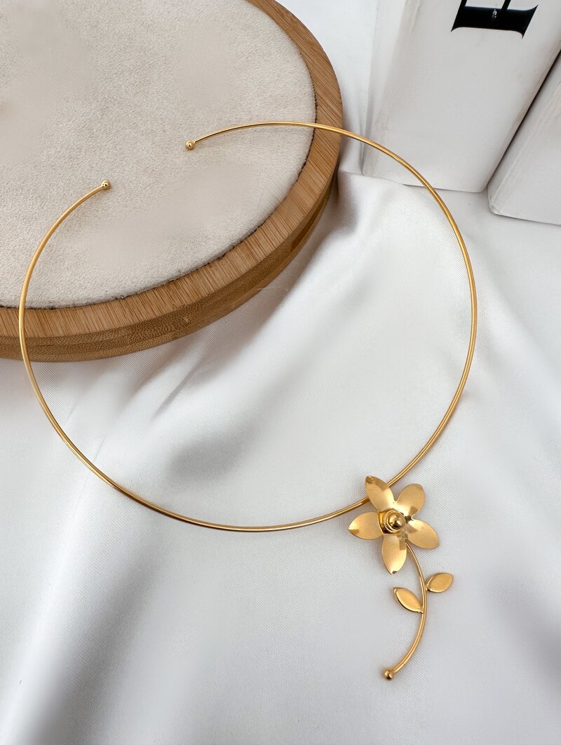 Choker Folheado a Ouro 18k e Prata 925 Aro com Flor Trabalhada