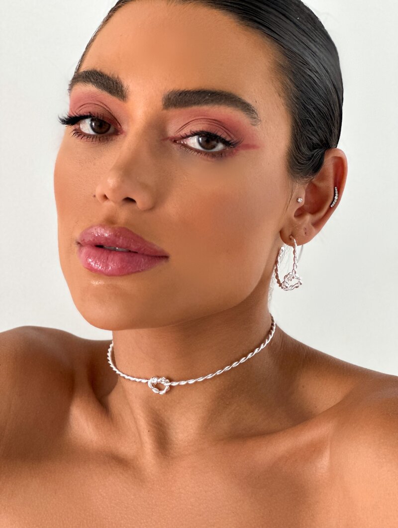 Choker Folheado a Ouro 18k e Prata 925 Aro Torcido com Detalhe Nó