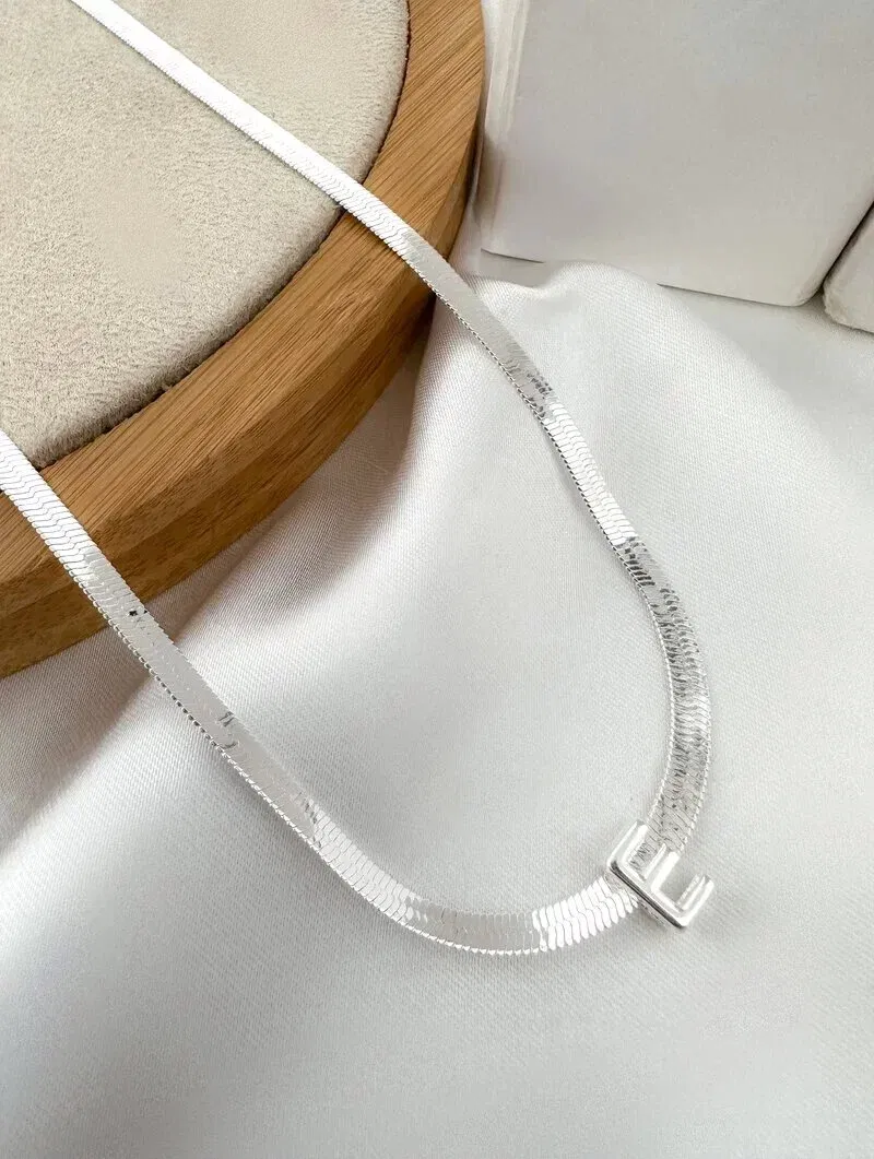 Choker Folheado a Ouro 18k e Prata 925 Fita Laminada com Inicial