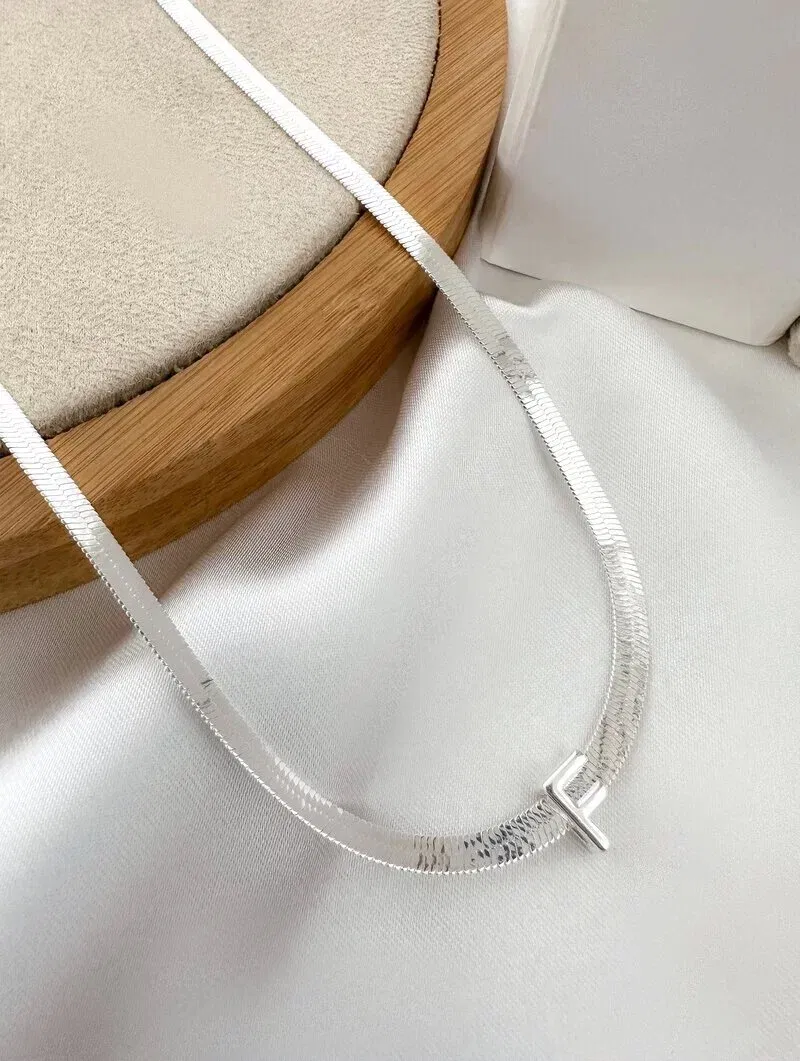 Choker Folheado a Ouro 18k e Prata 925 Fita Laminada com Inicial