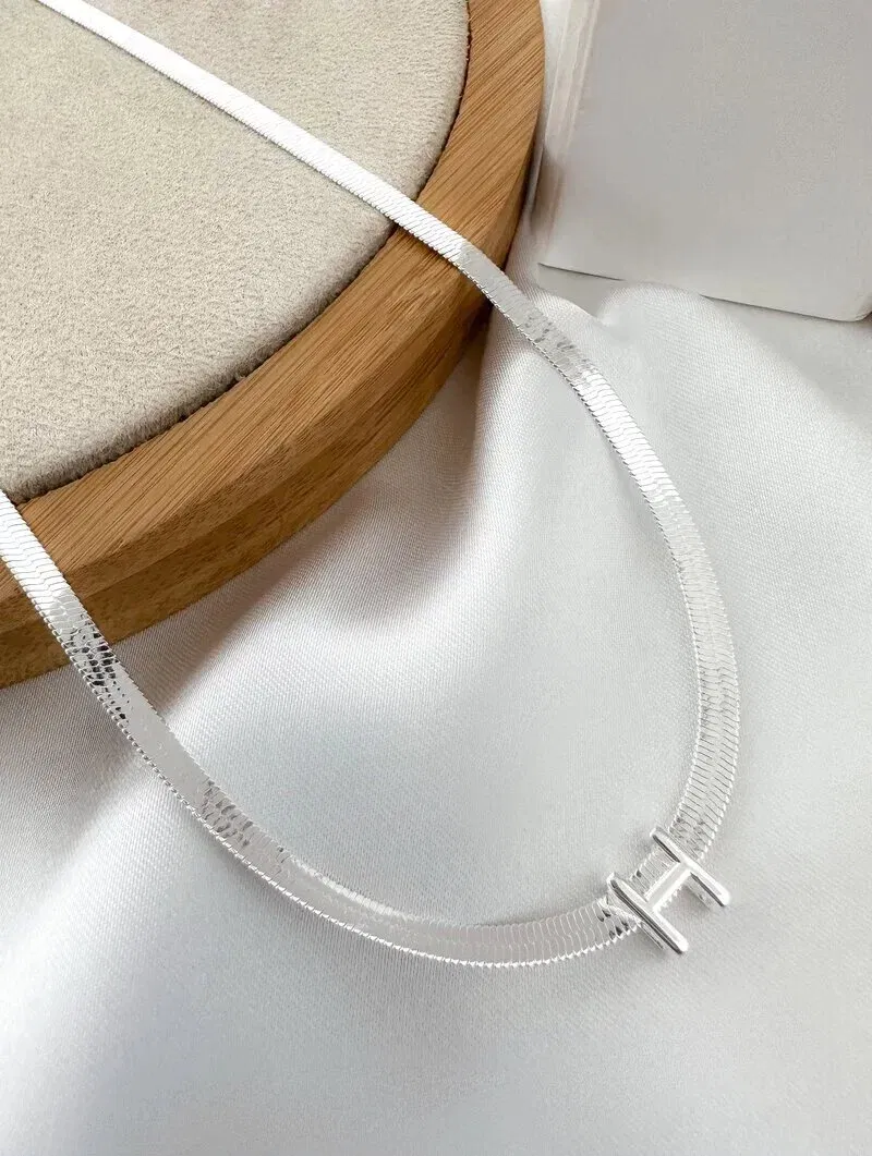 Choker Folheado a Ouro 18k e Prata 925 Fita Laminada com Inicial