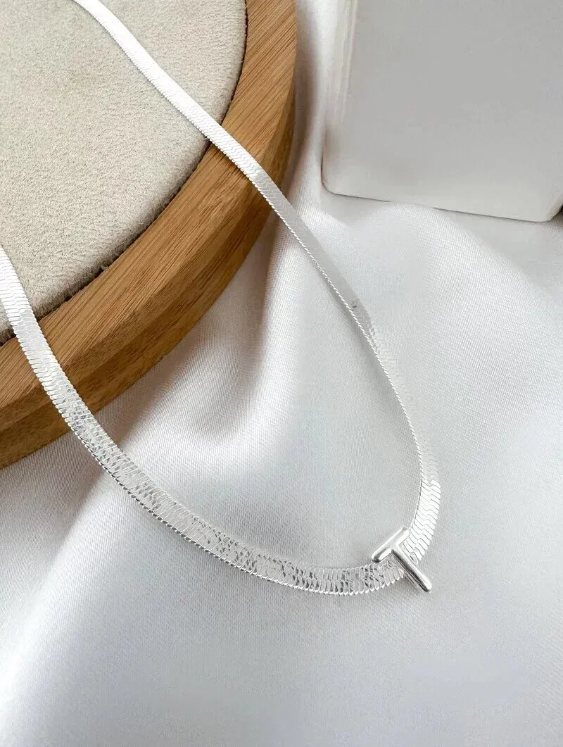 Choker Folheado a Ouro 18k e Prata 925 Fita Laminada com Inicial