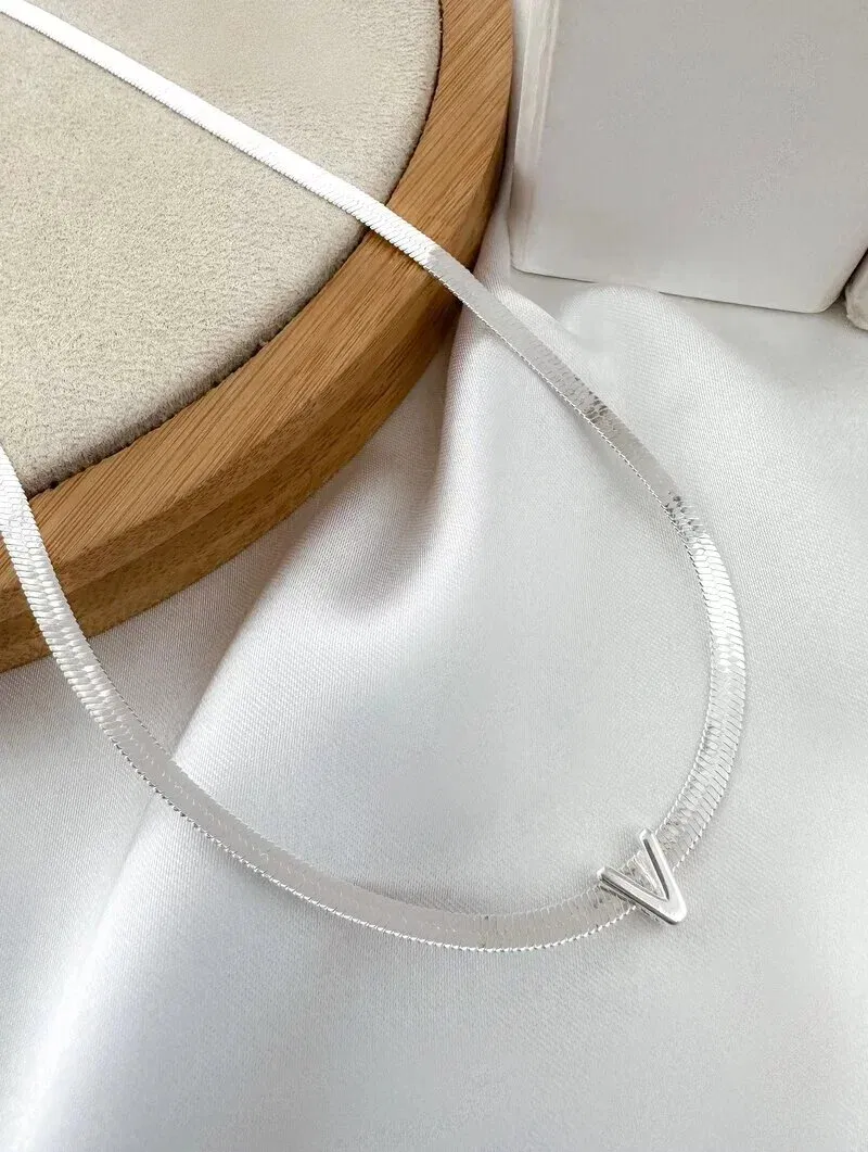 Choker Folheado a Ouro 18k e Prata 925 Fita Laminada com Inicial