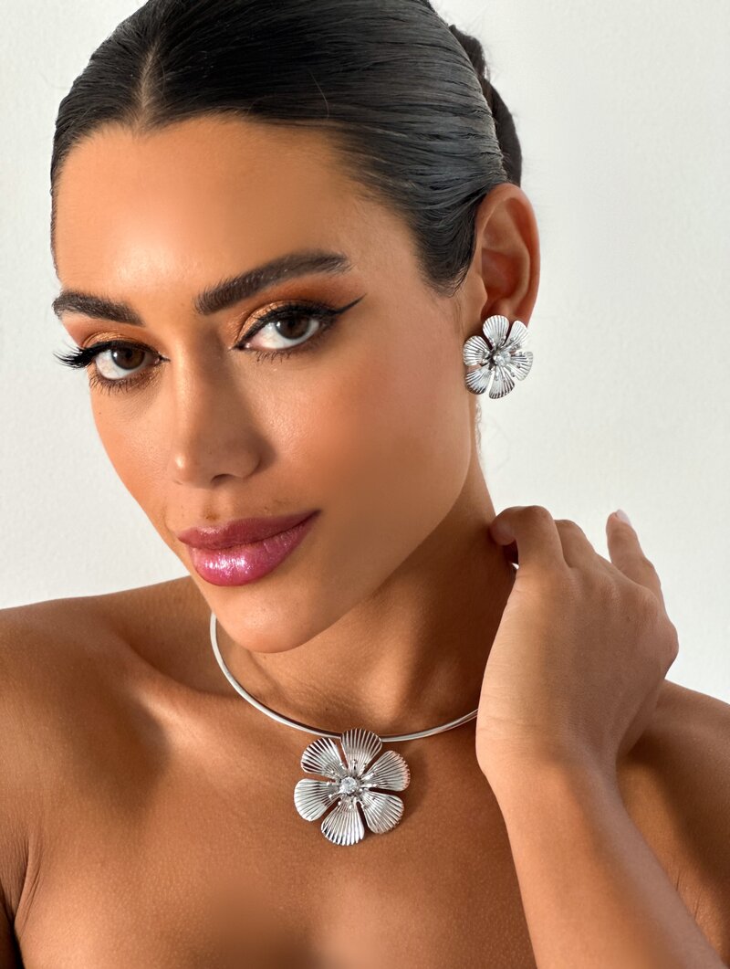 Choker Folheado a Ouro 18k e Prata Aro com Flor e Ponto de Luz