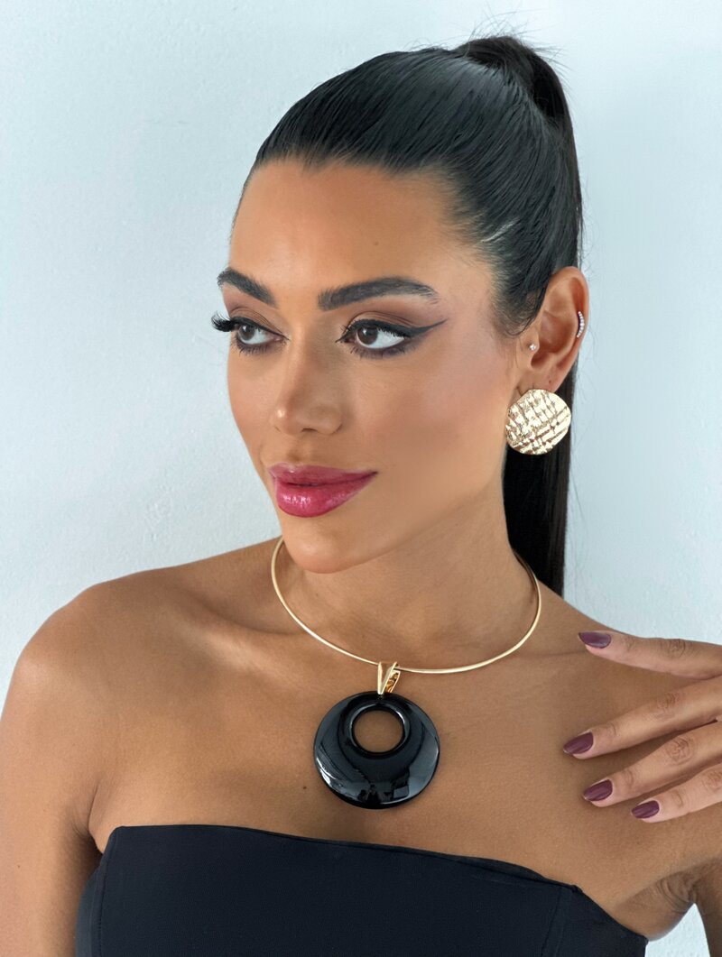 Choker Folheado a Ouro 18k e Prata Aro com Pingente Resinado Vazado