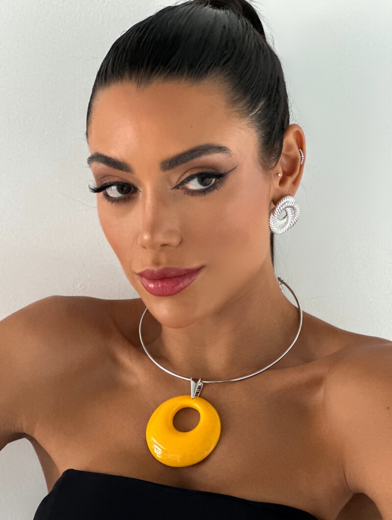 Choker Folheado a Ouro 18k e Prata Aro com Pingente Resinado Vazado