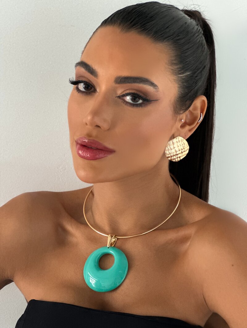Choker Folheado a Ouro 18k e Prata Aro com Pingente Resinado Vazado
