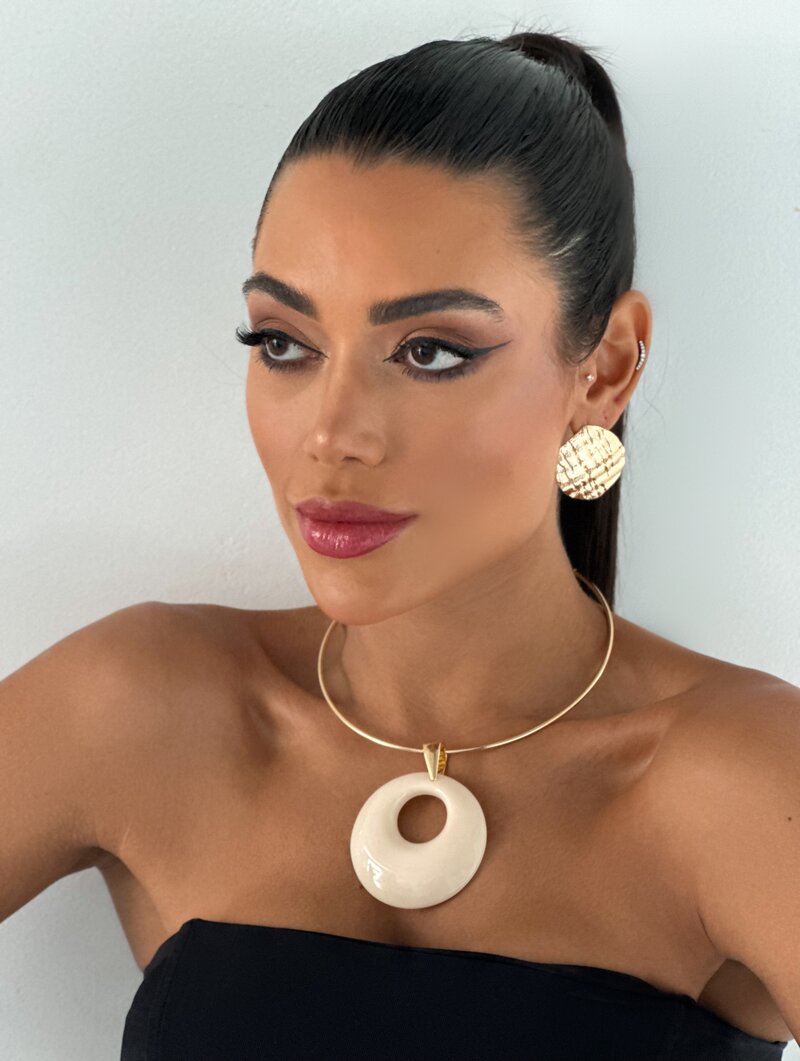Choker Folheado a Ouro 18k e Prata Aro com Pingente Resinado Vazado