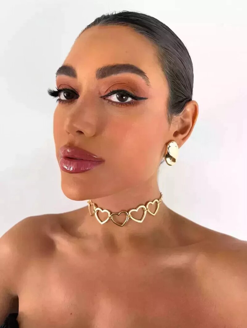choker folheado a ouro 18k e prata corações vazados.