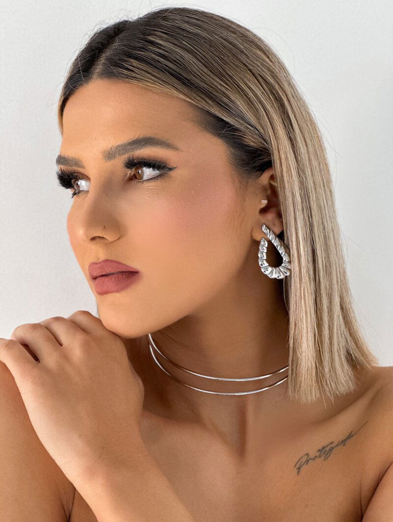 CHOKER FOLHEADO A OURO 18K E PRATA DOIS FIOS VAZADOS