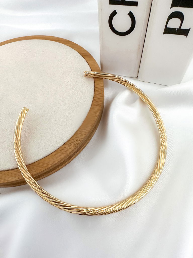 Choker tubo torcida escovada folheada a ouro 18k e prata