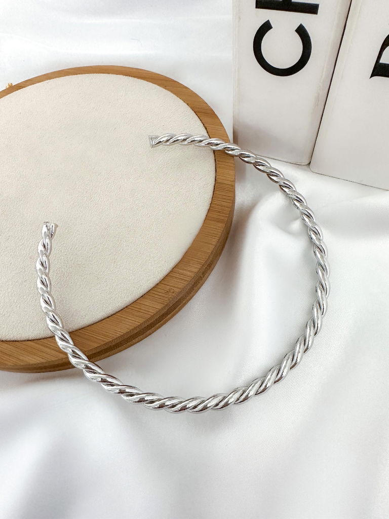 Choker tubo torcida folheada a ouro 18k e prata