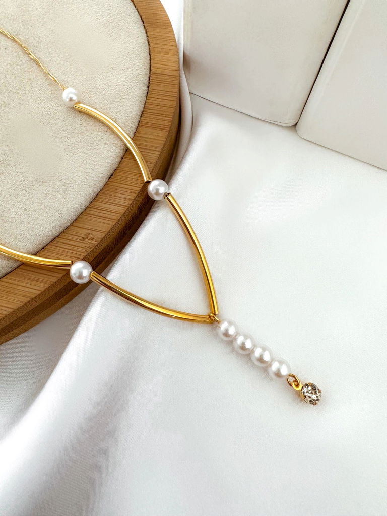 Choker tubos folheado a ouro 18k com perolas.