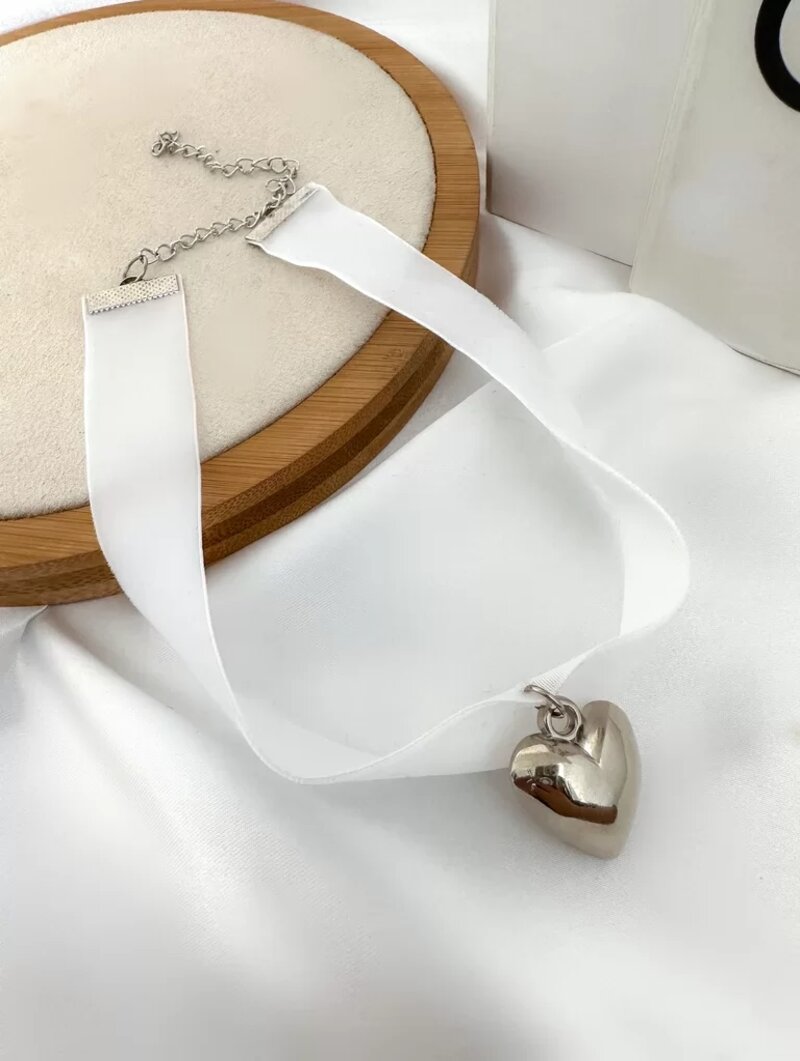 CHOKER VELUDO COM PINGENTE CORAÇÃO