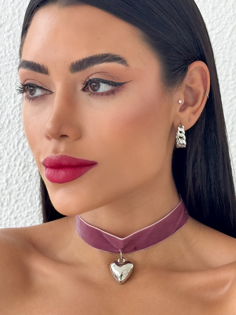CHOKER VELUDO COM PINGENTE CORAÇÃO