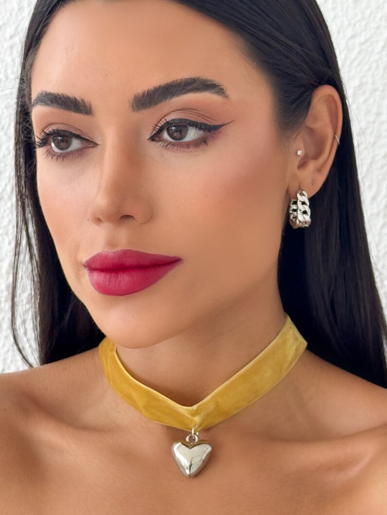 CHOKER VELUDO COM PINGENTE CORAÇÃO