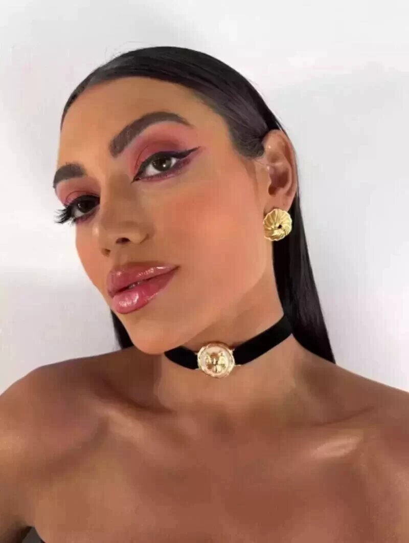 choker veludo com pingente tigre.