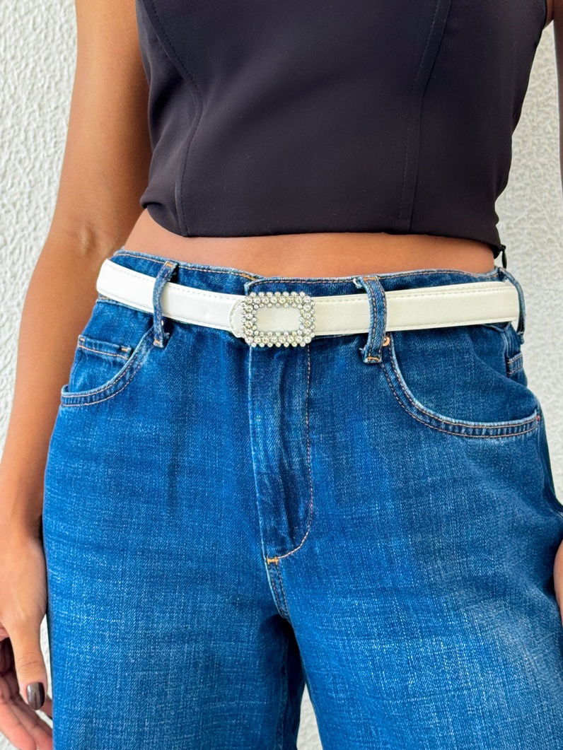 Cinto De Couro Com Fivela Folheado a Prata Com Zircônias