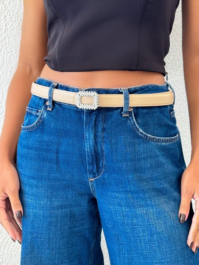 Cinto De Couro Com Fivela Folheado a Prata Com Zircônias