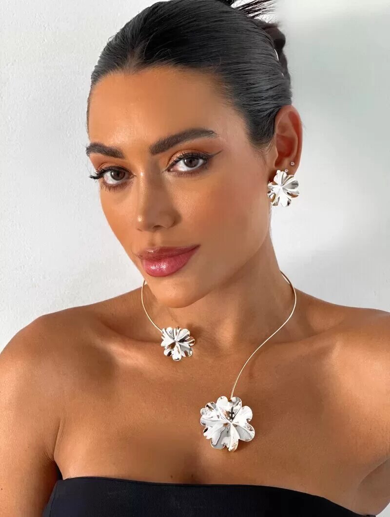 Colar Aro Folheado a Ouro 18k com Flor Martelada