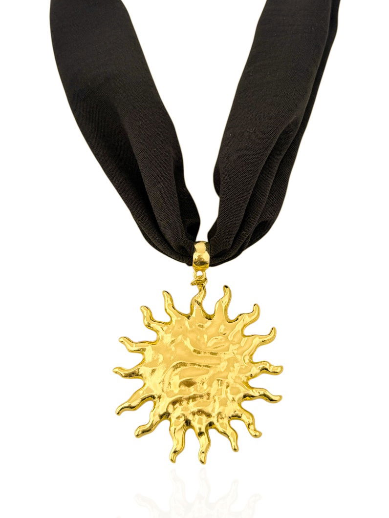 Colar Com Lenço Folheado a Ouro 18k Pingente Sol