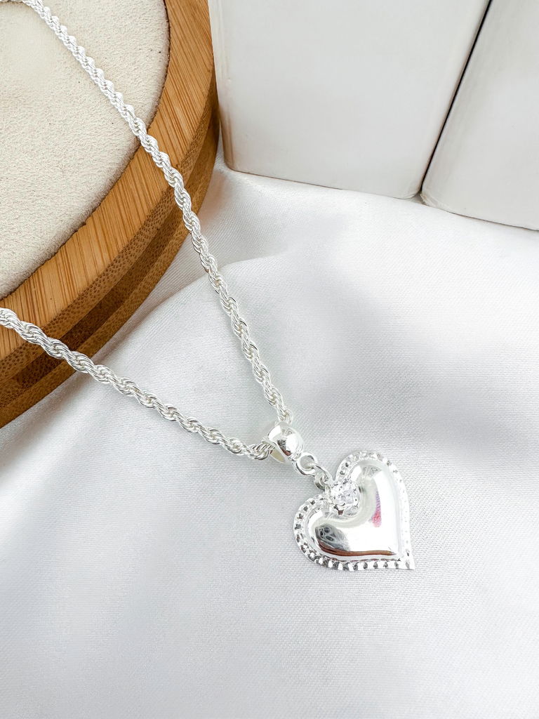 Colar com ponto de luz e coração folheado em ouro 18k e prata 925