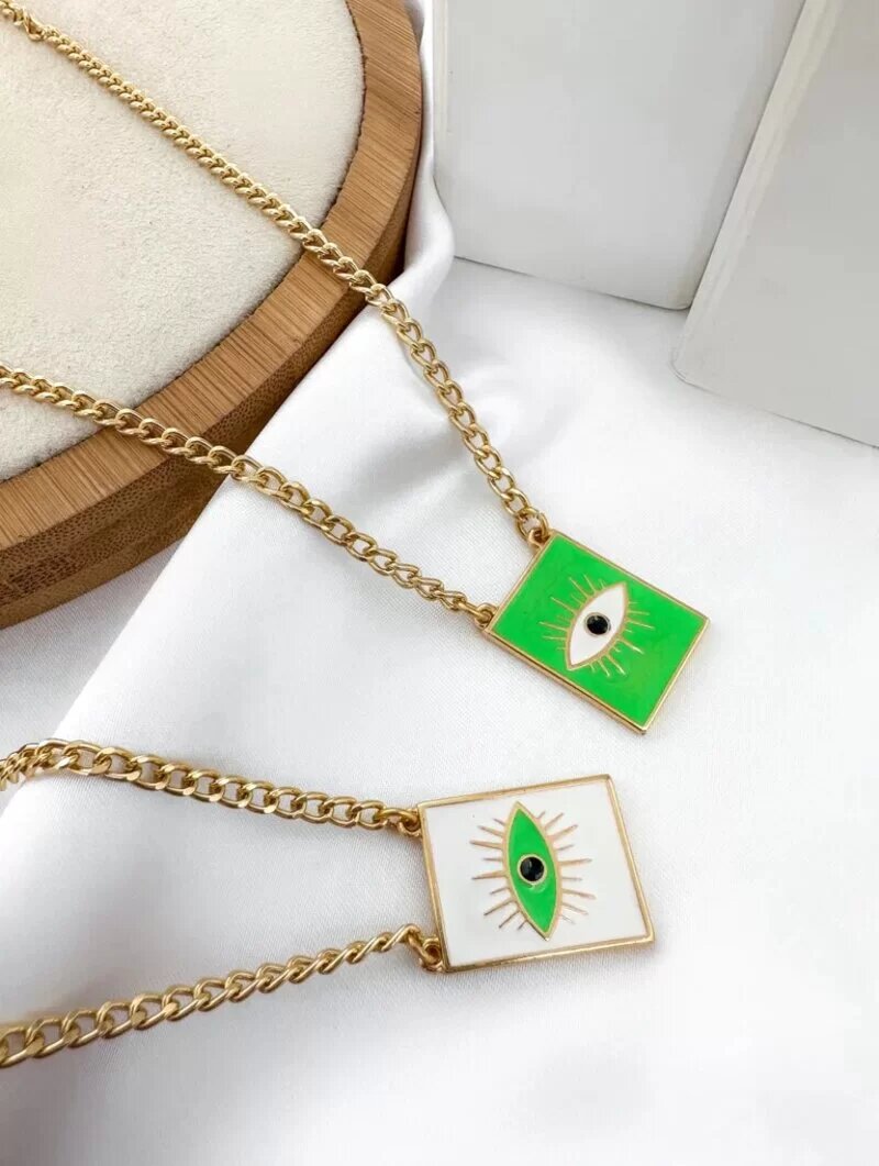 Colar corrente folheado a ouro 18k com pingente olho grego frente e verso.