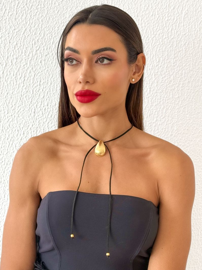 Colar Courinho Com Pingente Gota Texturizado Folheado a Ouro 18k