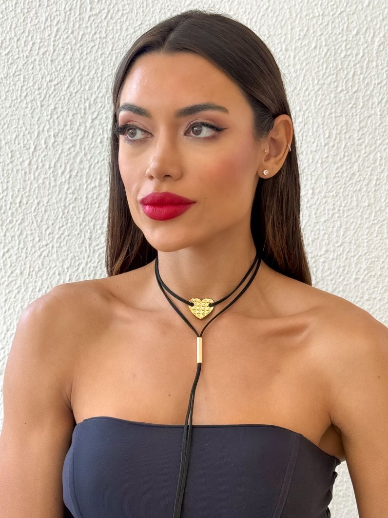 Colar Courinho Coração Martelado Folheado a Ouro 18k