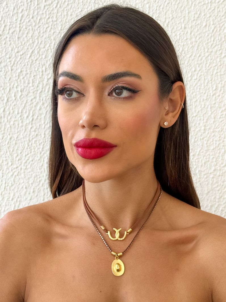 Colar Courinho Folheado a Ouro 18k Pingente Chapéu Com Ferradura